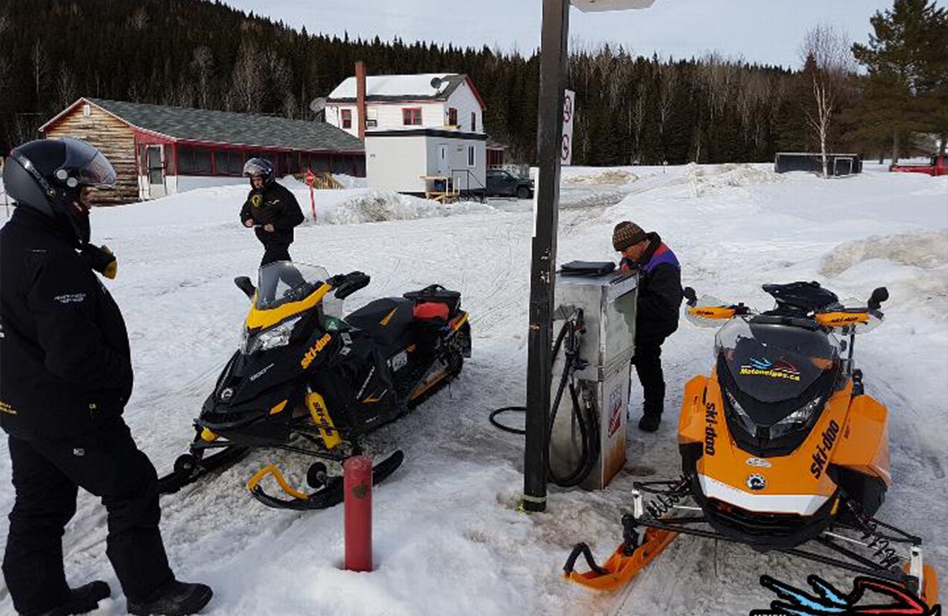 Gas available at Relais de la Cache